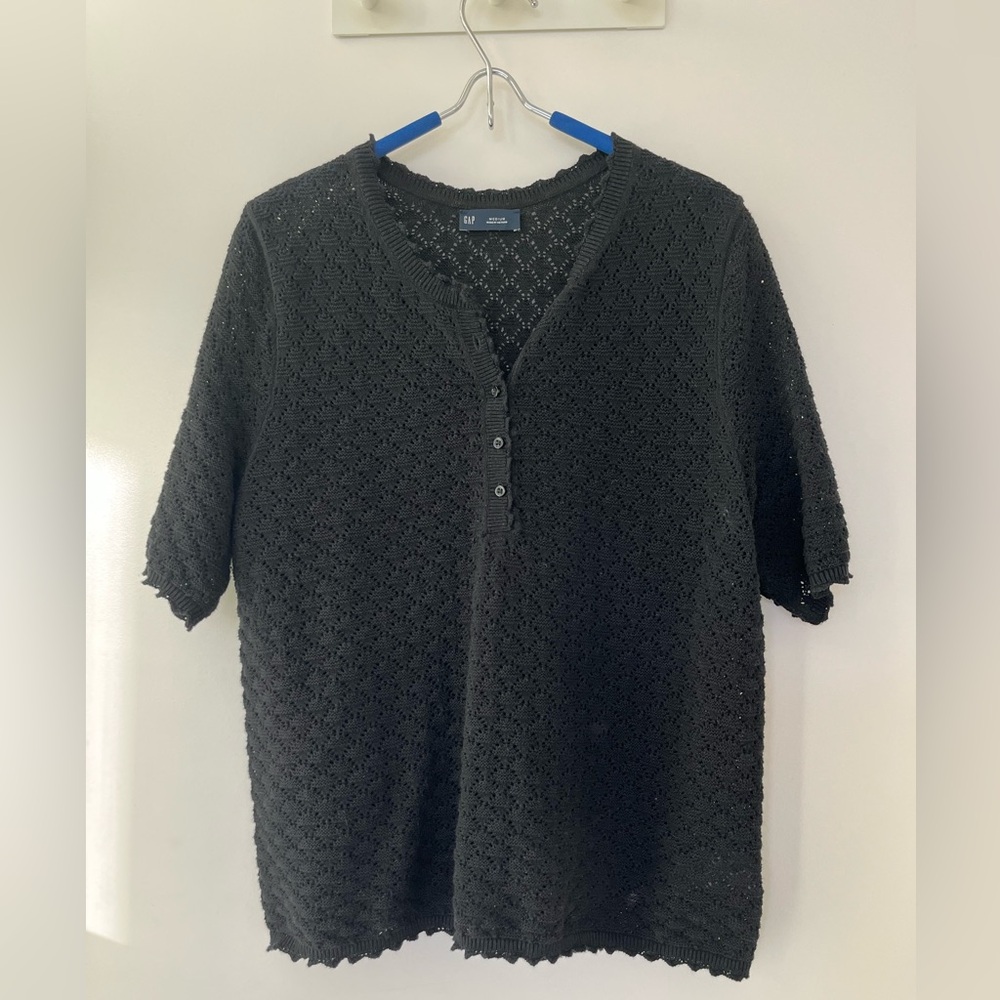 Gap linen-blend pointelle short-sleeve sweater with buttons at neck